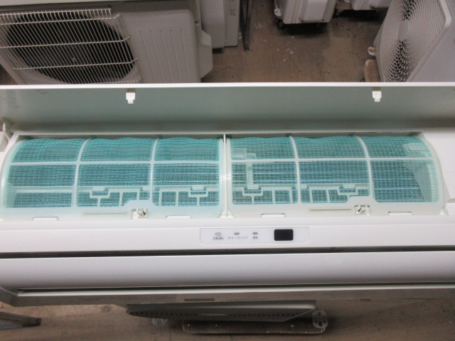 K03557 東芝 中古エアコン 主に6畳用 冷房能力 2.2KW ／ 暖房能力2.2KW